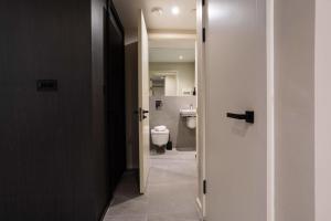 a bathroom with a toilet and a sink at Verdana Suite - 1BD Flat Near Centre in Manchester +13 photos