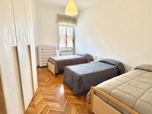 a bedroom with two beds and a window at Casa Margherita in Ospedaletti