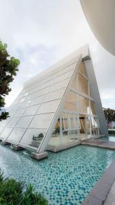Piscina di Luxury Genting Studio Suite with Swimming Pool and Netflix o nelle vicinanze