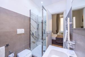 Koupelna v ubytování Rome Armony Suites + 37 fotografií