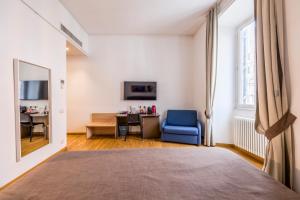 TV a/nebo společenská místnost v ubytování Rome Armony Suites