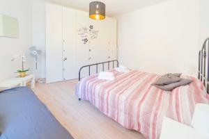 Postel nebo postele na pokoji v ubytování 012D - Moneglia loft con terrazza privata - Nel cuore del centro a 100metri dal MARE