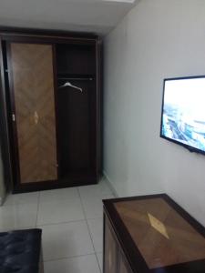 TV a/nebo společenská místnost v ubytování Tofana Hotel and Suites Lifecamp