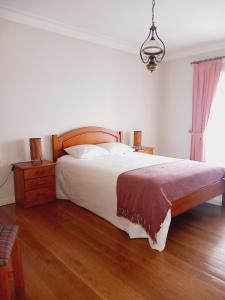 Postel nebo postele na pokoji v ubytování Casa Rua dos Loureiros