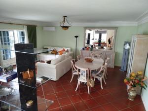 Posezení v ubytování Casa Rua dos Loureiros + 19 fotografií