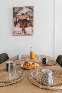 a table with a plate of food on top of it at Duplex moderne proche metro - Mairie des Lilas - FLAT-GUEST in Les Lilas +12 photos
