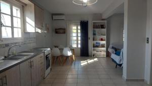Kuchyňa alebo kuchynka v ubytovaní Vintage Beach House