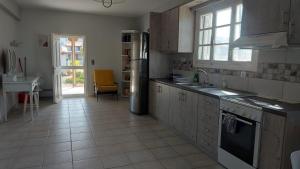 Kuchyňa alebo kuchynka v ubytovaní Vintage Beach House