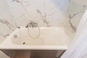 Koupelna v ubytování 012D - Moneglia loft con terrazza privata - Nel cuore del centro a 100metri dal MARE
