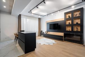 Μια τηλεόραση ή/και κέντρο ψυχαγωγίας στο Eden - Elegant Retreat in Rosetti Luxury +40 φωτογραφίες