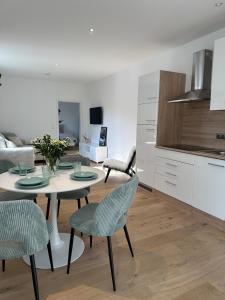 Η κουζίνα ή μικρή κουζίνα στο Ferienwohnung Weingut Gerharz-Hochthurn