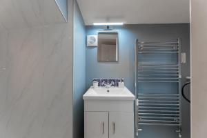 Koupelna v ubytování Cosy Cottage in the Mendip Hills Private Parking + 16 fotografií