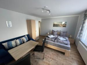 a living room with a bed and a table at Ferienhaus Pank in Heringsdorf