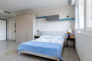 Postel nebo postele na pokoji v ubytování Seaside Studio with Swimming Pool and Parking