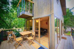 Balkon lub taras w obiekcie Apartamenty wśród drzew River Park
