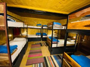 เตียงในห้องที่ Moustache Jaisalmer