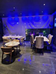 Un restaurante o sitio para comer en The Fallon Hotel