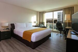 TV a/nebo společenská místnost v ubytování Marriott Tijuana Hotel