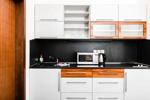 A kitchen or kitchenette at Apartmanovy dom Familia Smokovec