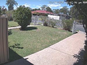 Giardino di BIDWILL GARDENS ON MIDDLETON - Private Room King-Size Bed or Open Lounge Room Floor Mattress SHARED Bathroom FREE Kitchen Essentials FREE Laundry Facilities Fast NBN WIFI HDTV NETFLIX, YOUTUBE, KAYO Private Transport and Meal Services Available On Request