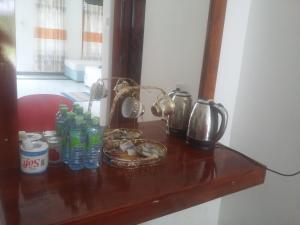 Příslušenství pro přípravu čaje a kávy v ubytování Peacock Reach Hotel