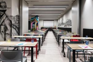Restaurace v ubytování Moxy Athens City