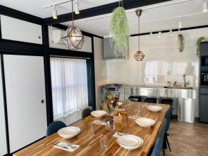 a kitchen and dining room with a wooden table and chairs at 無料送迎可 焚き火とBBQが楽しめる一棟貸しの宿 Acorn in Fujikawaguchiko +37 photos