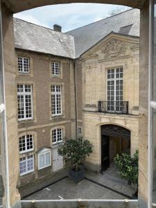 Tòa nhà nơi căn hộ tọa lạc