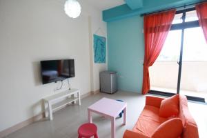 TV a/nebo společenská místnost v ubytování This Home B&B