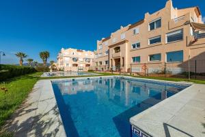 Bazén v ubytovaní Duplex Surla Pájaro vistas al mar alebo v jeho blízkosti