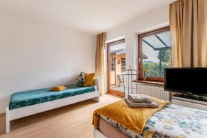 a bedroom with a bed and a flat screen tv at Ferienwohnung Davio in Lohe-Rickelshof