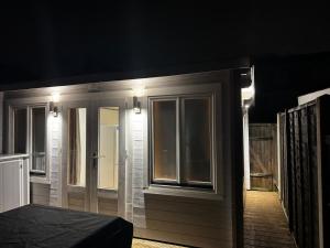 Φωτογραφία από το άλμπουμ του Self Contain Summer House Ensuite Room σε Bexleyheath