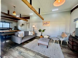 Posezení v ubytování Hephzibah Inn Farm Cottage + 61 fotografií