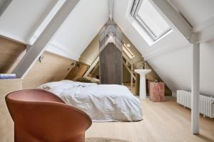 Posteľ alebo postele v izbe v ubytovaní Luxueux duplex en plein coeur de Paris dans le 1er arrondissement
