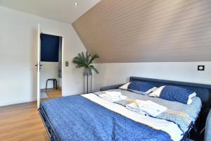 Postel nebo postele na pokoji v ubytování Guy 22 - A Sables d'Or les pins proche plage