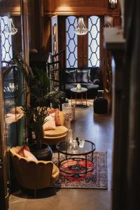 Home Hotel Grand Helsingborg的休息区