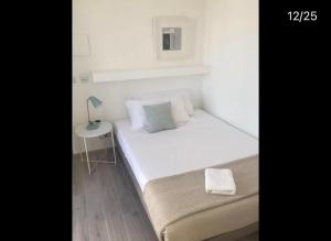 Postel nebo postele na pokoji v ubytování piazza Marconi Rooms