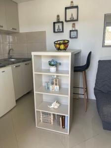 Kuchyň nebo kuchyňský kout v ubytování Al Mare Vacation Home