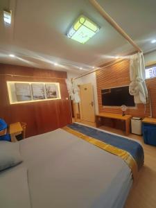 枕窗听雨Homestay客房内的一张或多张床位