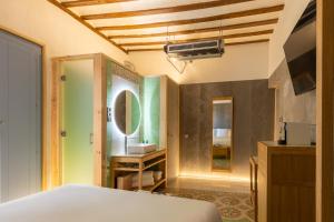 TV a/nebo společenská místnost v ubytování Hotel Carlos V