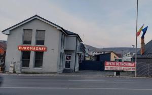 a white building on the side of a street at MA DONNA rooms in Floreşti