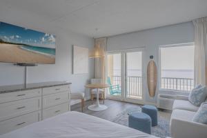 Postel nebo postele na pokoji v ubytování Hampton Tides-Ocean View-Top Floor With Balcony