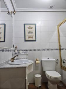 Koupelna v ubytování Casa Rural El Hollejo