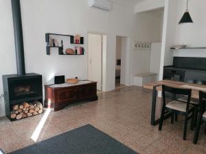 a living room with a wood stove and a table at sleep in urbania in Urbania
