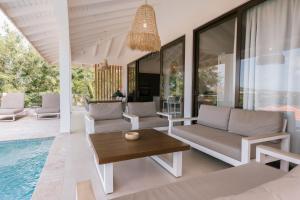 Blue Bay Curaçao Golf & Beach Resortの敷地内または近くにあるプール
