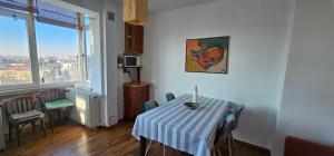 Μια τηλεόραση ή/και κέντρο ψυχαγωγίας στο Home away from home