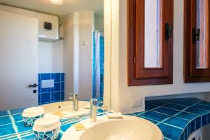 Et badeværelse på Cala Granu Vista Mare Private Parking and Pool + 22 billeder