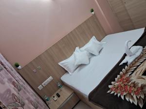 Postel nebo postele na pokoji v ubytování Shushila home stay