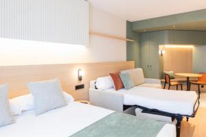 Posteľ alebo postele v izbe v ubytovaní Aparthotel Atenea Calabria + 37 fotografií