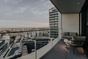Balkón nebo terasa v ubytování Mercury Tower 5-Star St Julians